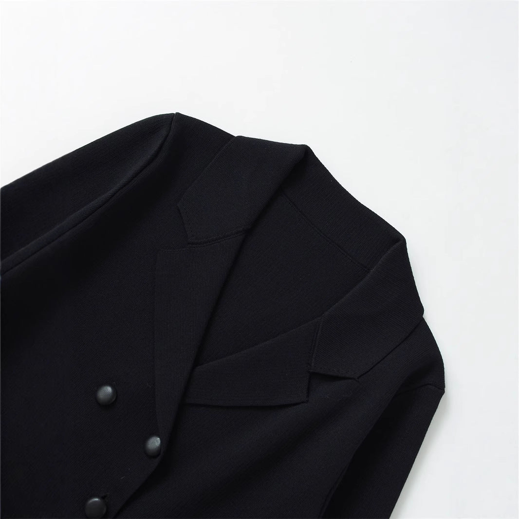 Elegant blazer jacket for women with a modern design featuring a double-breasted button row Lune London
