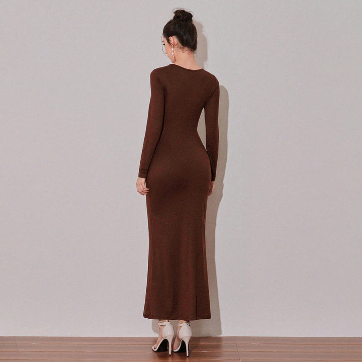 Robe maxi femme avec décolleté asymétrique et drapage sexy Chic & Stil