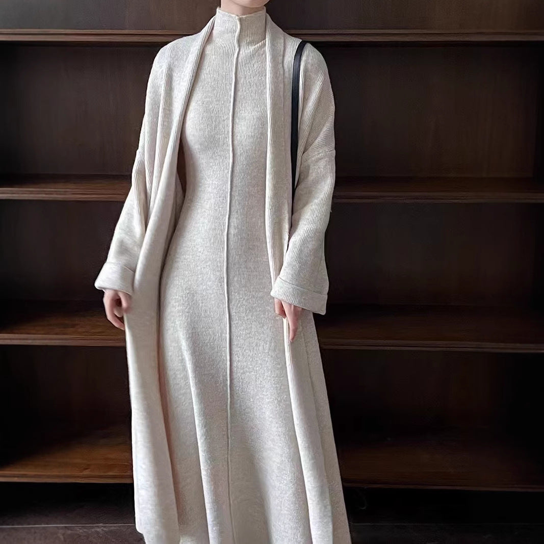 Robe en maille pour femmes avec col montant de haute qualité et manches décoratives Chic & Stil