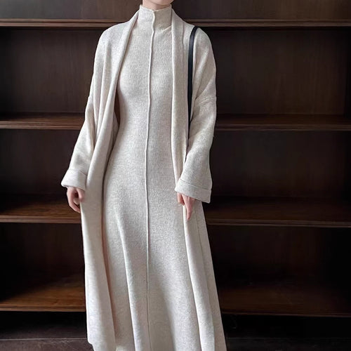 Robe en maille pour femmes avec col montant de haute qualité et manches décoratives Chic & Stil