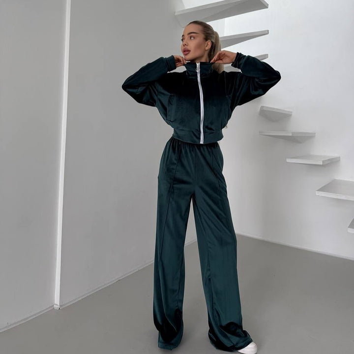 Sporty polar jogging set for women with zippered closure and soft lining Lune London