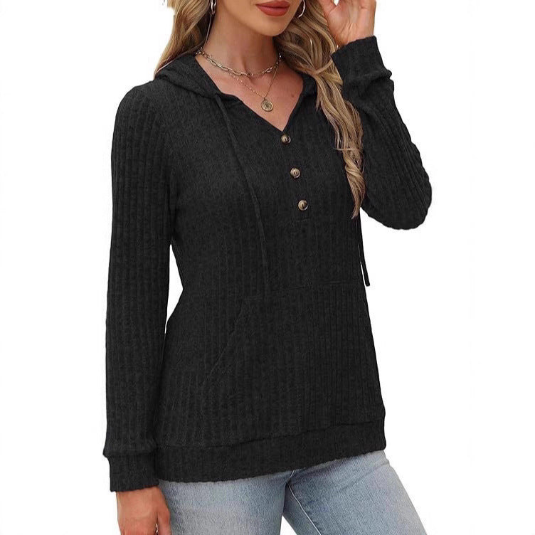Sweat à capuche confortable pour femmes avec patte de boutonnage et poches latérales Chic & Stil