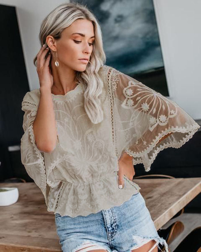Blouse en dentelle élégante pour femmes avec des manches volumineuses Chic & Stil
