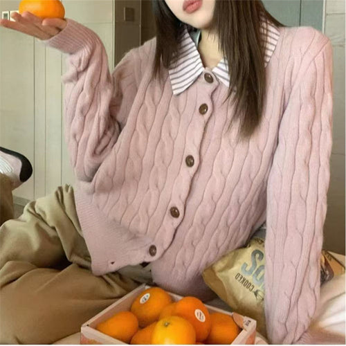 Cardigan pour femmes avec motif texturé et col de chemise classique Chic & Stil