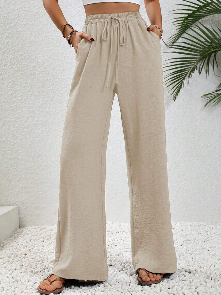 Loose-fit leisure pants for women with an elastic waistband and practical side pockets Lune London