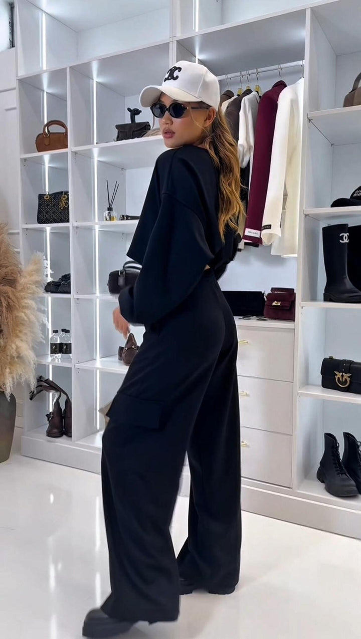 Oversized loungewear set for women with cropped sweatshirt and loose pants Lune London