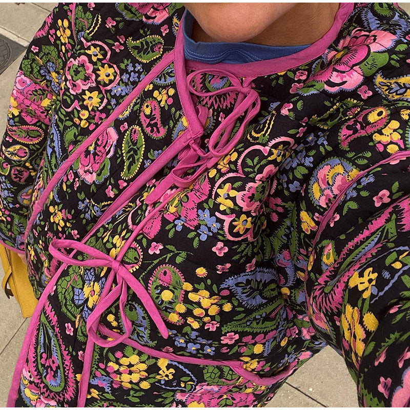 Ladies trendy quilted jacket with floral pattern and practical pockets Lune London
