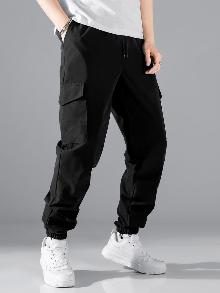Casual cargo pants for men with elastic waist and practical side pockets Lune London