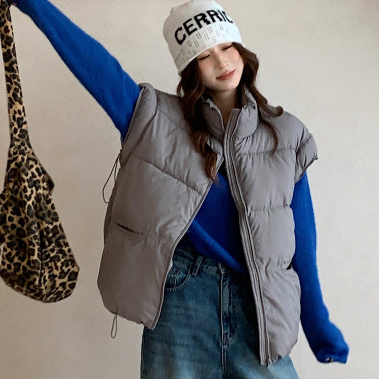 Quilted leisure jacket for women with a high collar and practical pockets.