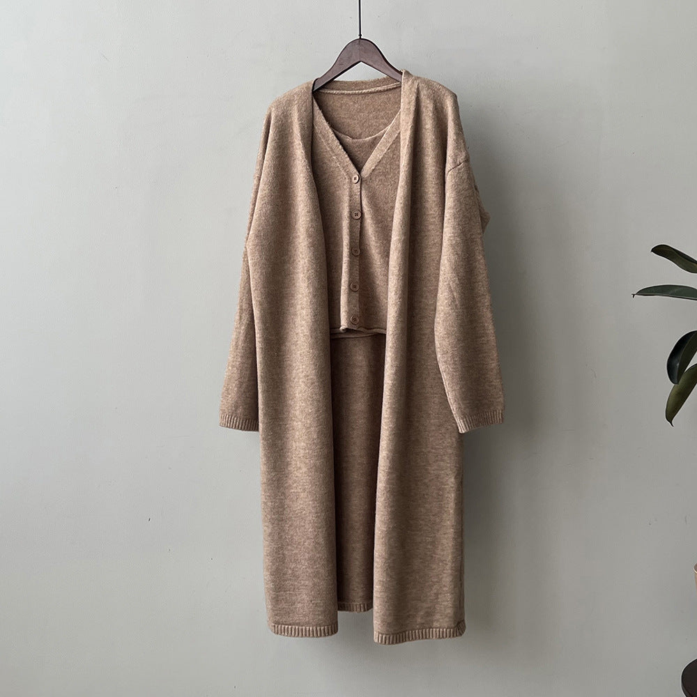 Robe en tricot pour femmes avec cardigan et patte de bouton Chic & Stil