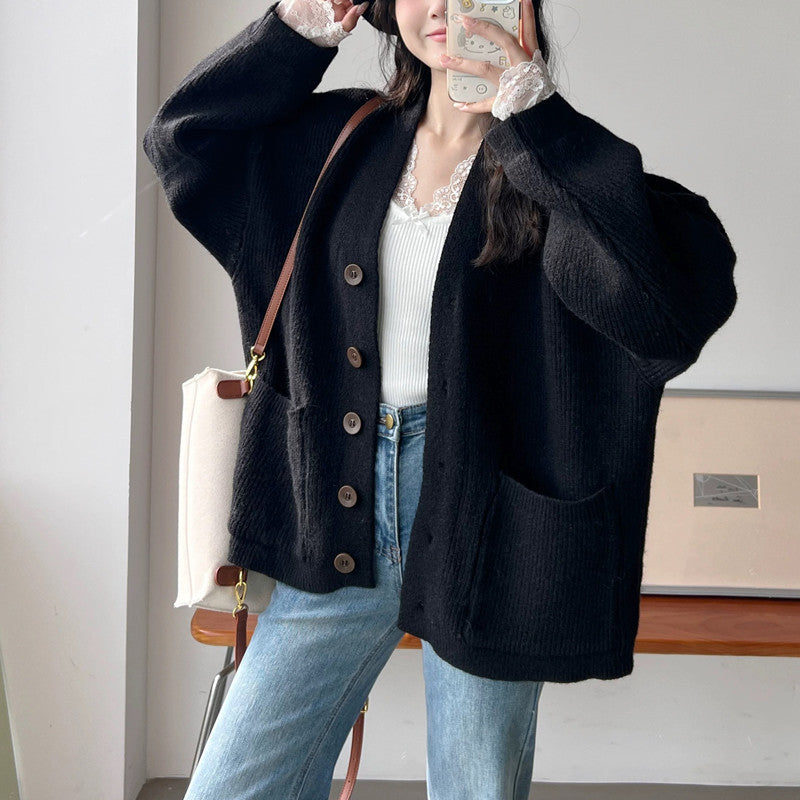 Cardigan en tricot épais pour femmes avec des détails de boutons élégants et des poches pratiques Chic & Stil