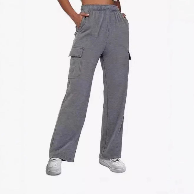 Versatile cargo pants for women with elastic waistband and numerous pockets Lune London