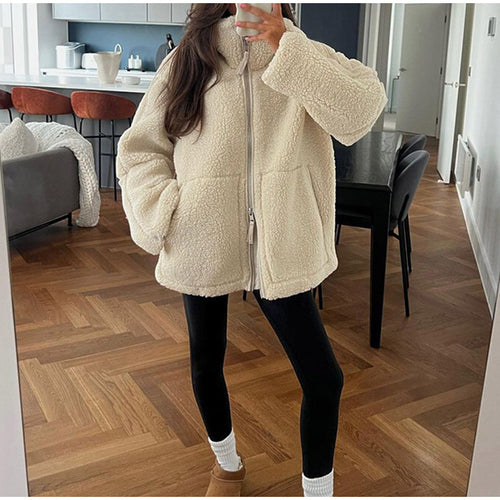 Modest fleece jacket for women with practical pockets and a high collar Amarae
