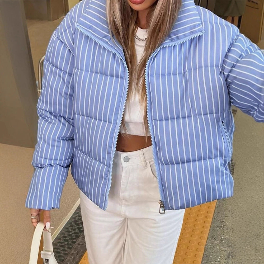 Women's short quilted jacket with high stand-up collar, vertical stripe pattern and zippered pockets Amarae
