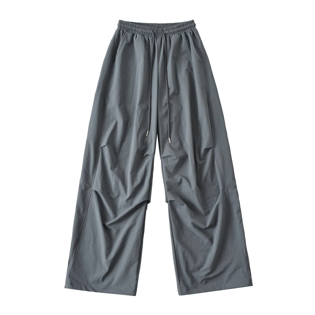 Loose casual pants for women with elastic waist and practical side pockets Lune London