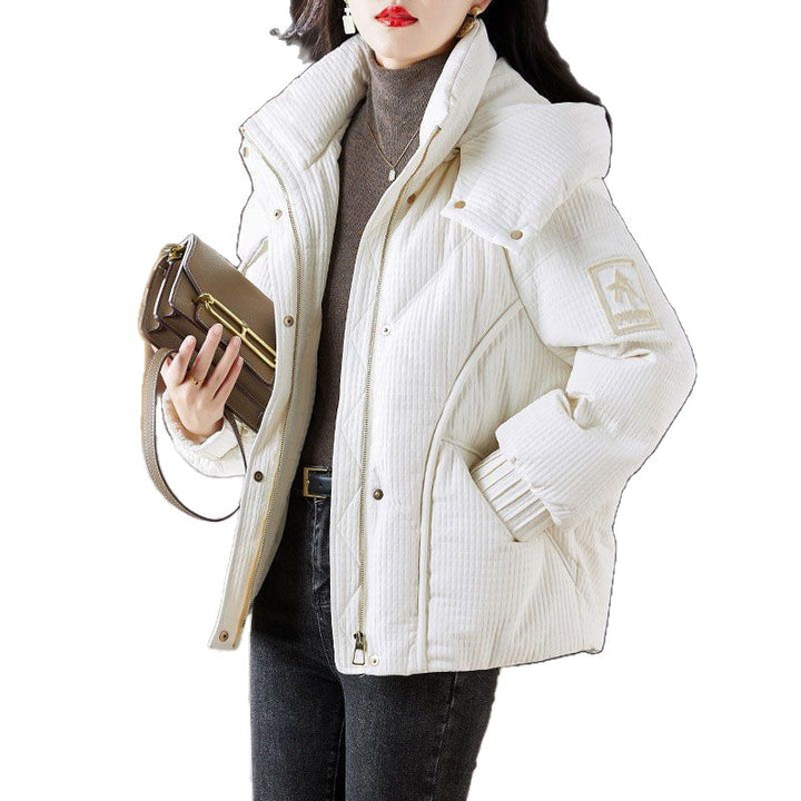 Veste matelassée surdimensionnée pour femmes avec un design pratique à capuche Chic & Stil