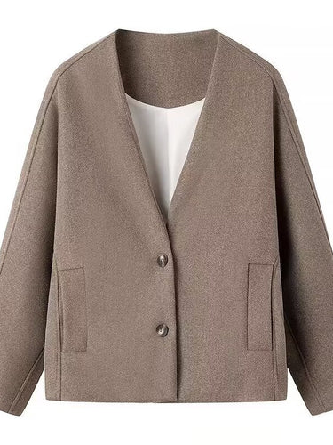 Modern blazer jacket for women with an elegant cut and chic pockets