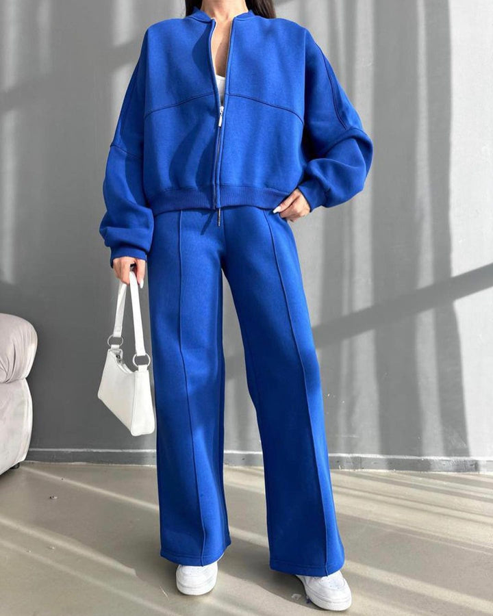 Casual look for women with a casual zip jacket and wide pants Lune London