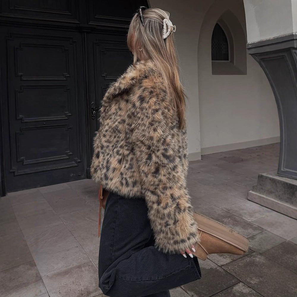 Women Short Faux Fur Jacket in Leopard Pattern with Boxy Silhouette and Wide Collar Amarae
