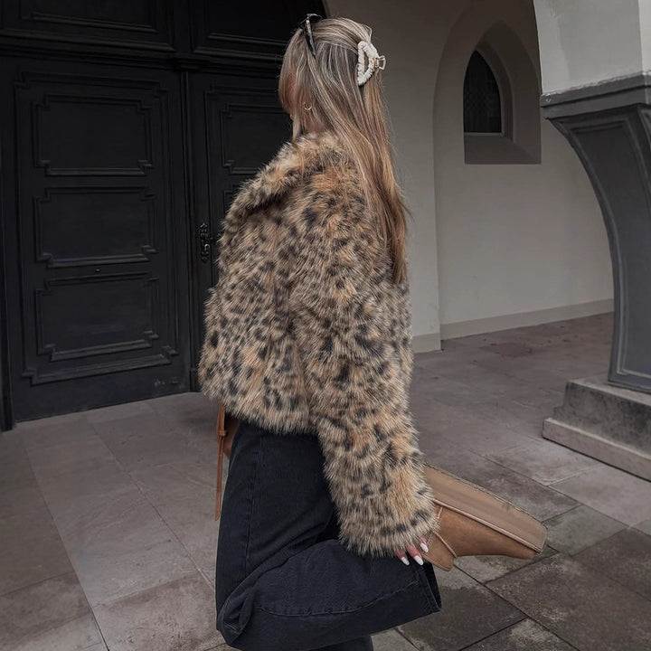 Women Short Faux Fur Jacket in Leopard Pattern with Boxy Silhouette and Wide Collar Amarae