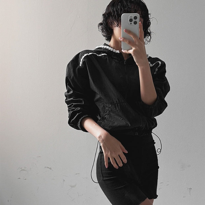 Veste courte à la mode pour femmes avec col à capuche réglable Chic & Stil