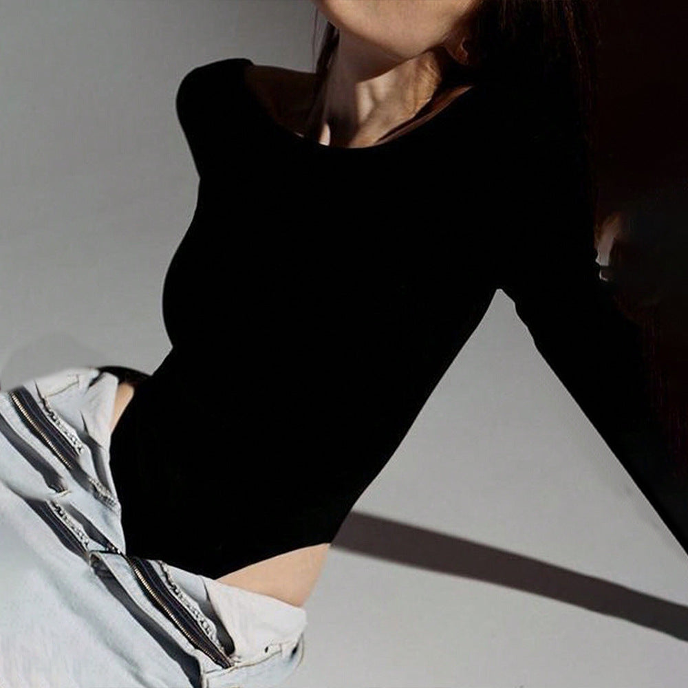 Chemise ajustée pour femmes à manches longues avec un col rond et un stretch à la mode Chic & Stil