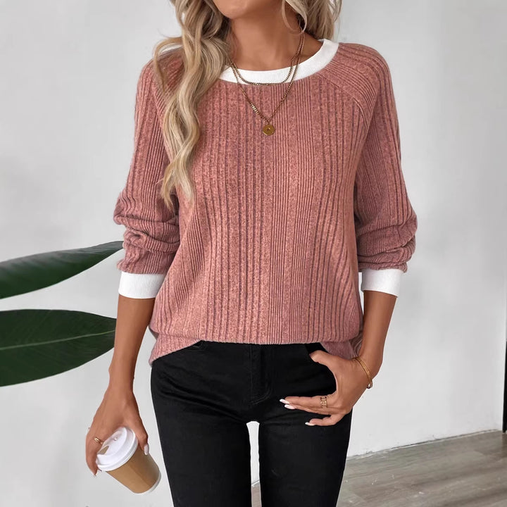 Pull décontracté pour femmes avec un design de tricot en côtes optimal et une bordure contrastante Chic & Stil