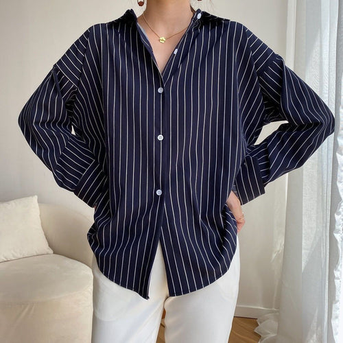 Blouse classique pour femmes avec fines rayures Chic & Stil