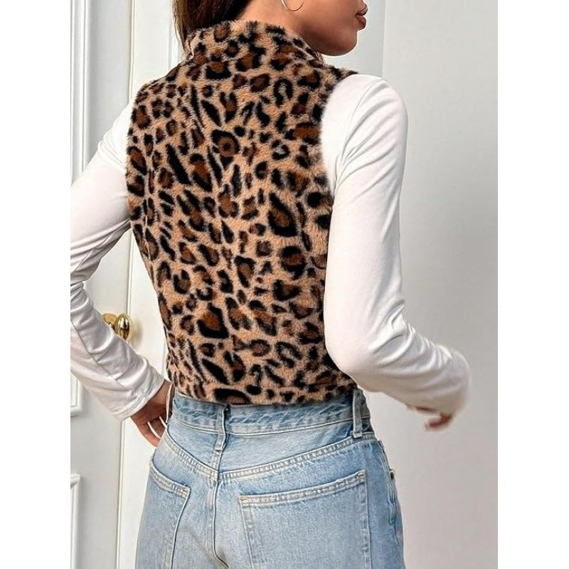 Ladies short-cut faux fur vest with stand-up collar and leopard pattern Amarae