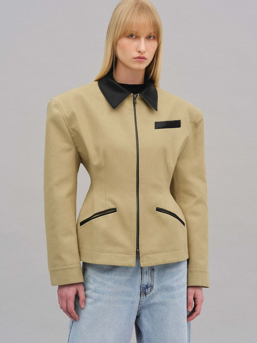 Trendy women's short jacket with contrasting collar Lune London