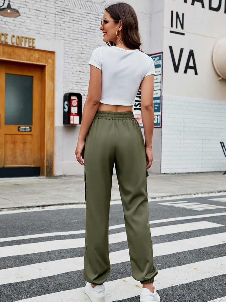 Women’s cargo pants with elastic waist and practical side pockets Lune London