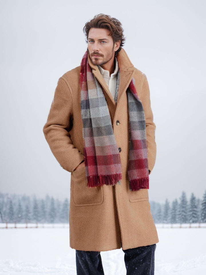 Elegant and warmer winter coat for men with a double-breasted button row and practical pockets Lune London