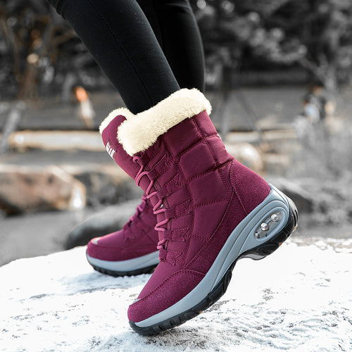 Winter hiking boots for women with insulating and slip-resistant sole construction Amarae