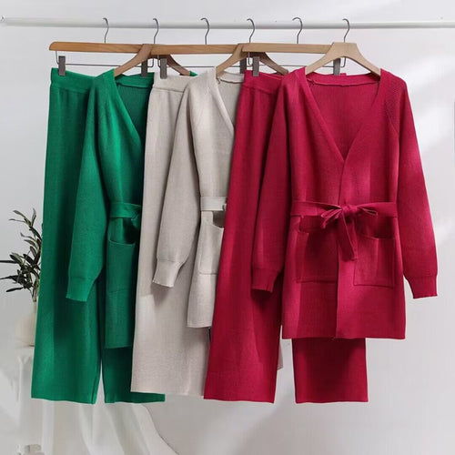 Fashionable women's knit lounge set with tied belt and practical pockets Amarae