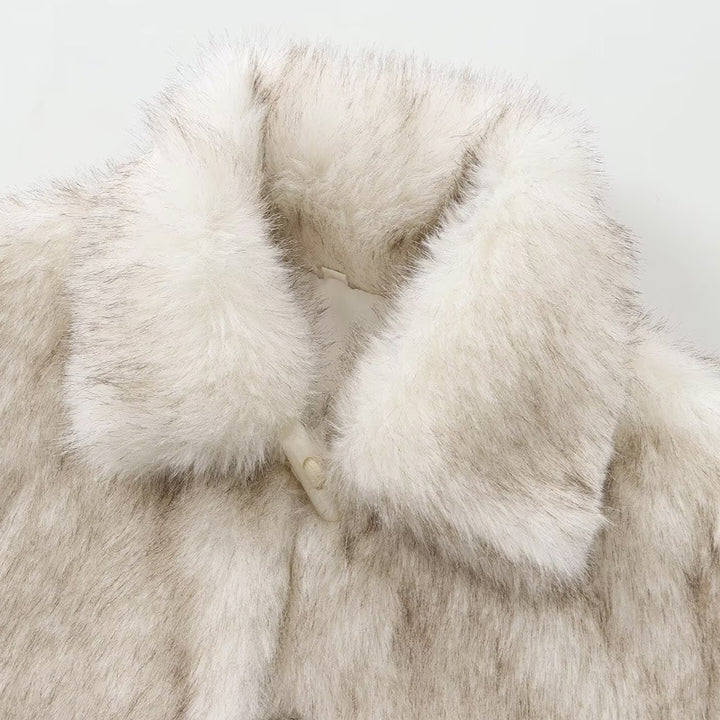 Faux fur jacket for women with elegant cut and wide sleeves Lune London