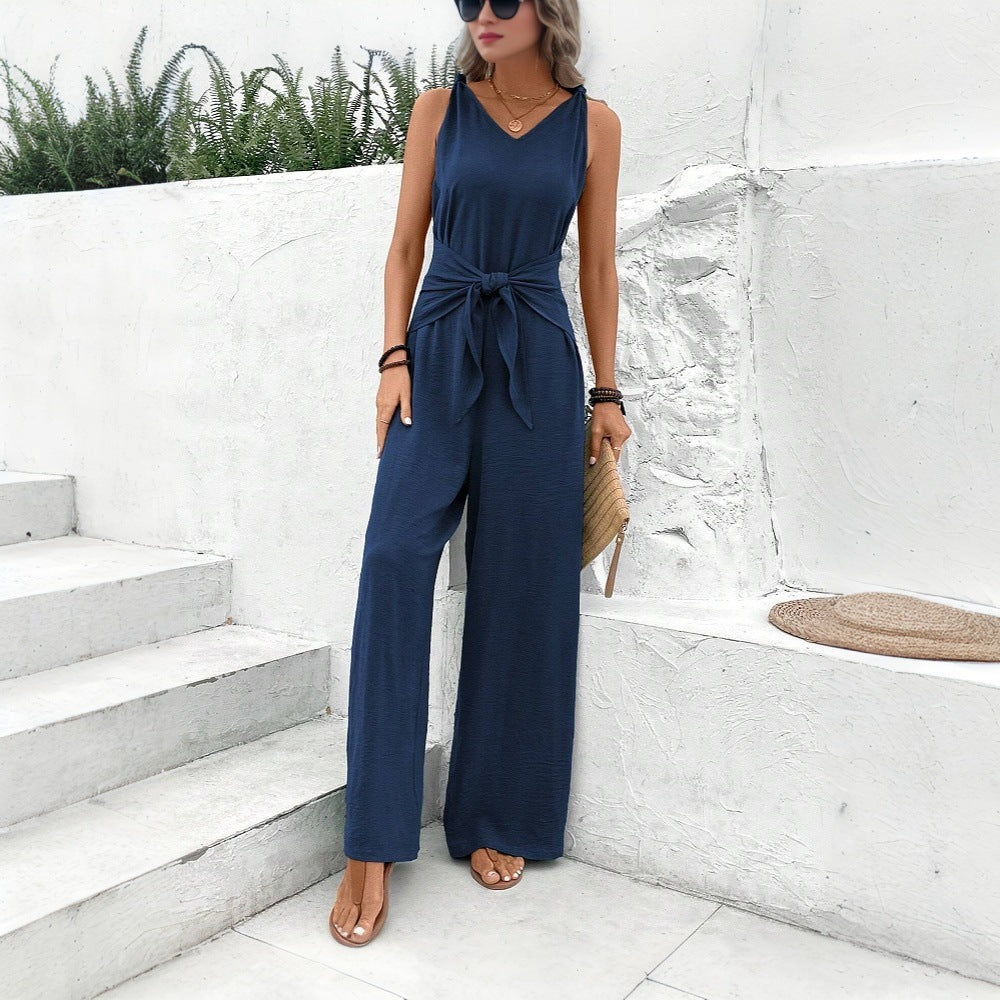 Combinaison pour femmes avec détail de ceinture et décolleté en V Chic & Stil
