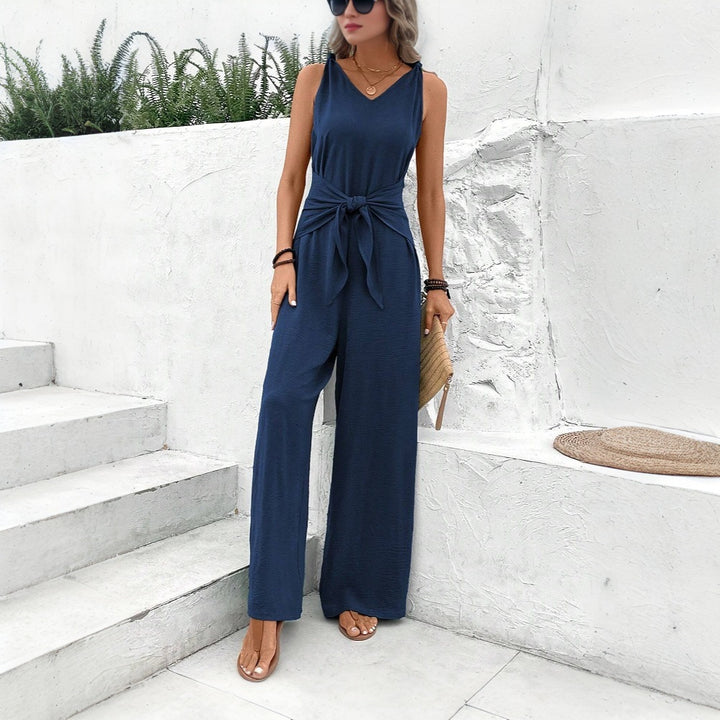 Combinaison pour femmes avec détail de ceinture et décolleté en V Chic & Stil