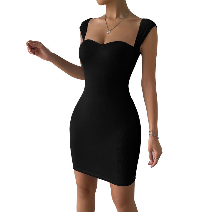 Robe mini ajustée pour femmes avec décolleté en forme de cœur et design en côte élastique Chic & Stil
