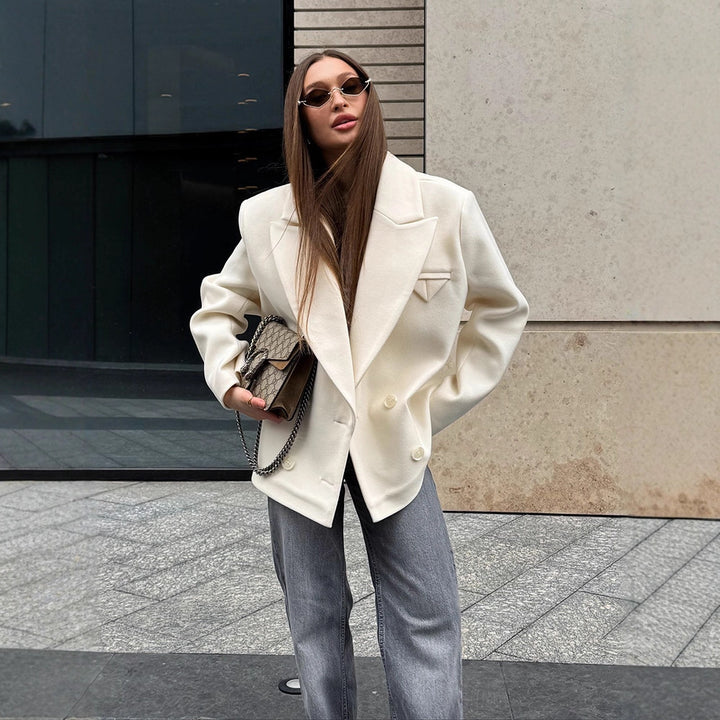 Women's Oversized Double-Breasted Short Blazer in Cocoon Cut made of Wool Blend Amarae