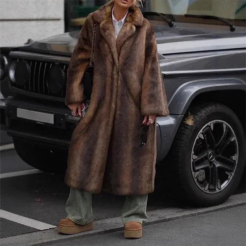 Women’s faux fur coat with classic collar Amarae