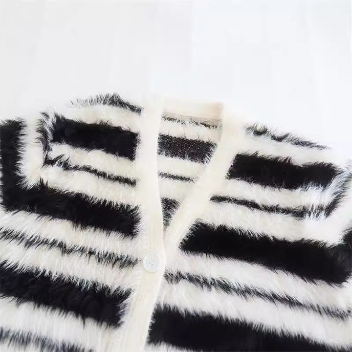 Ladies comfortable knitted cardigan with a modern striped pattern and a soft material Lune London