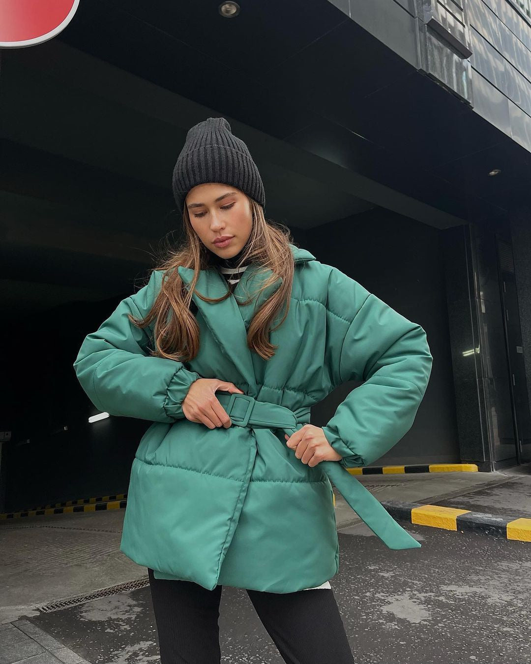 Trendy short women's parka with cinched belt Lune London
