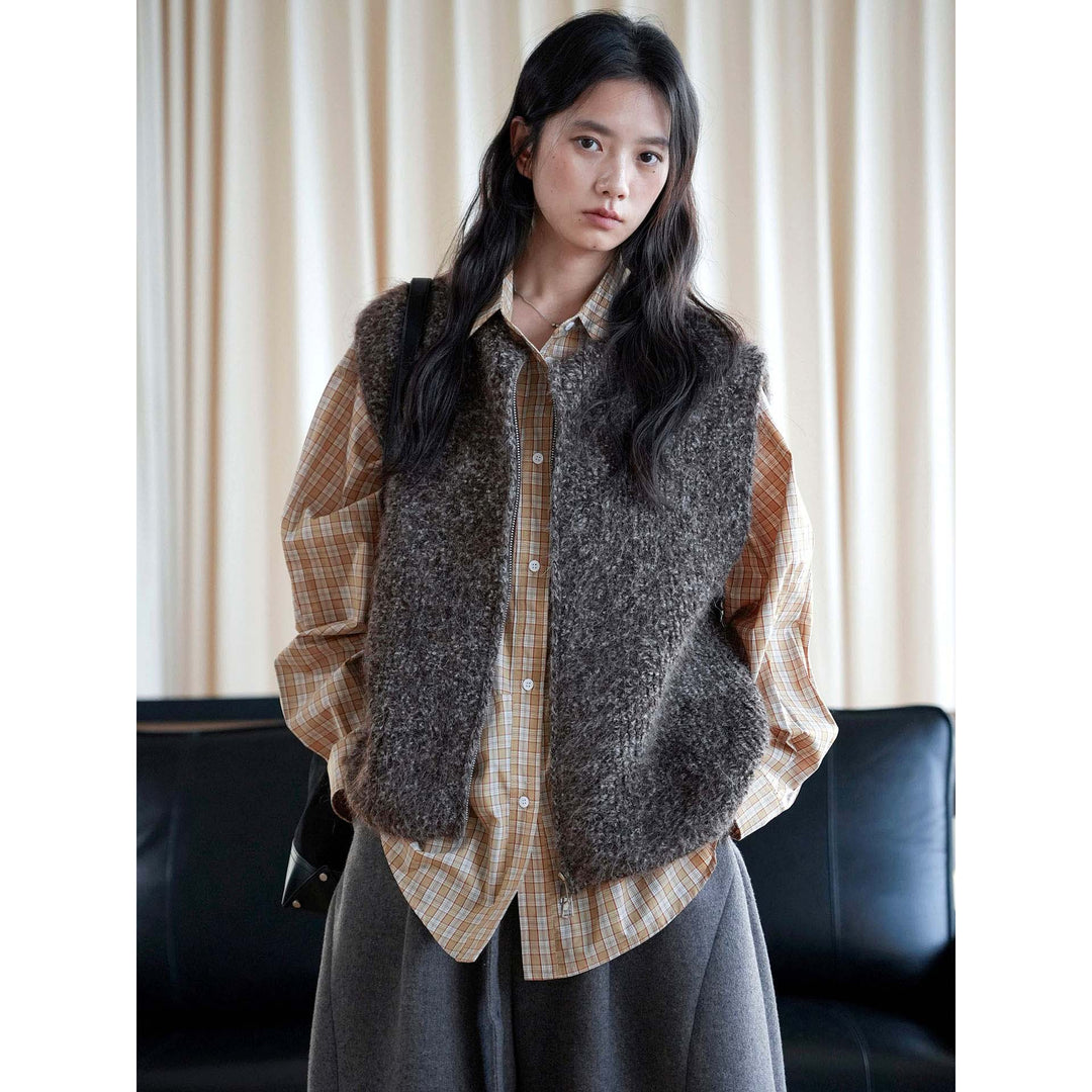 Women's Fluffy Zip Vest made of Boucle Knit Amarae