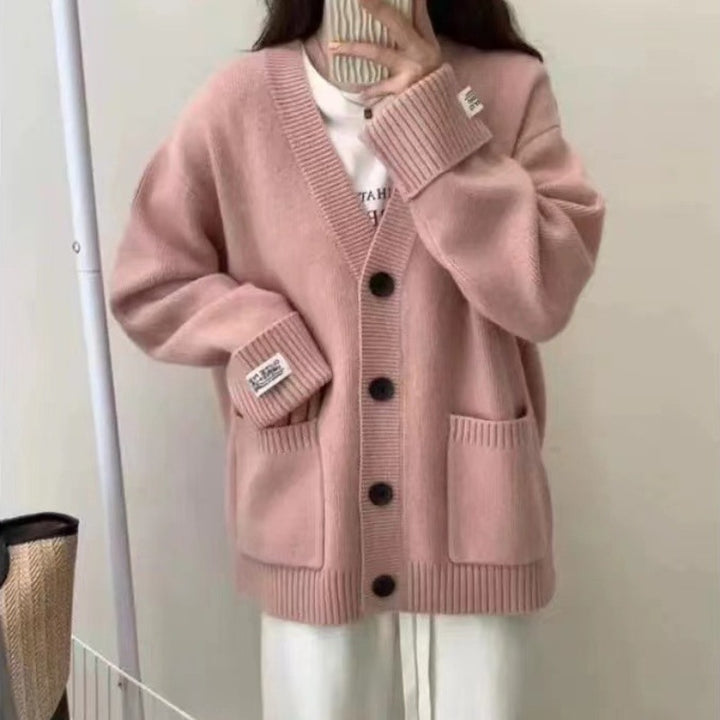 Cardigan pour femmes avec une coupe décontractée et de grandes poches Chic & Stil