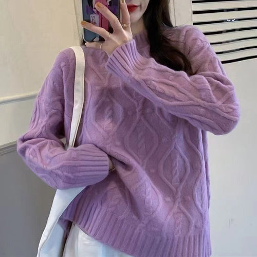 Comfortable chunky knit sweater for women with cable pattern and large edges Amarae