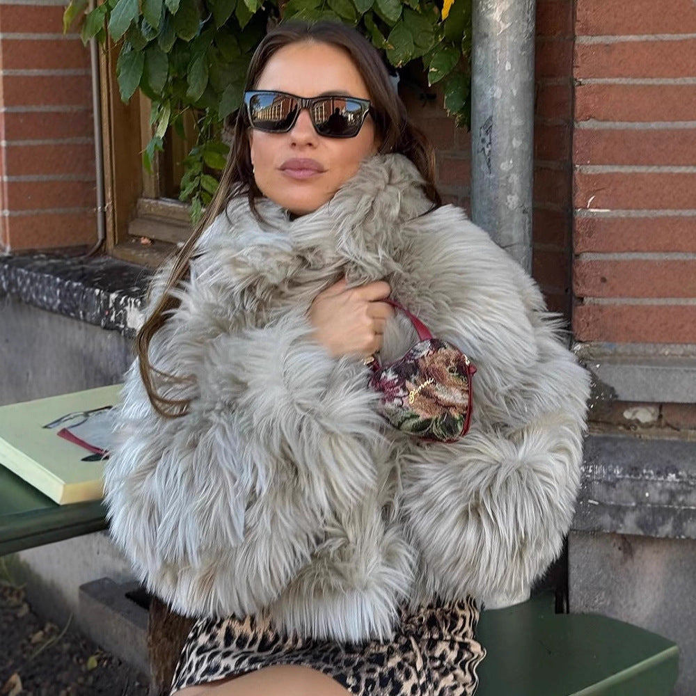 Women's short cut voluminous faux fur coat with shaggy texture Amarae