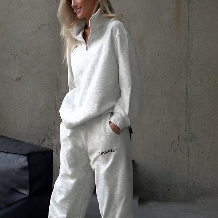 Ensemble de détente sportif pour femmes avec col haut et coupe ample Chic & Stil