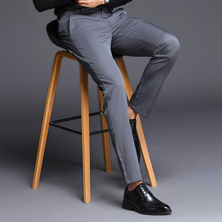 Elegant tailored suit trousers for men with a slim fit and practical pockets Amarae