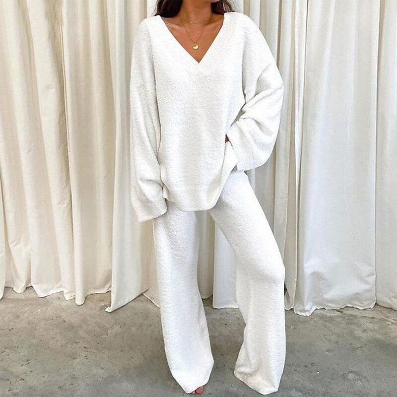Ladies Comfortable Fleece Leisurewear Set with V Neck Lune London