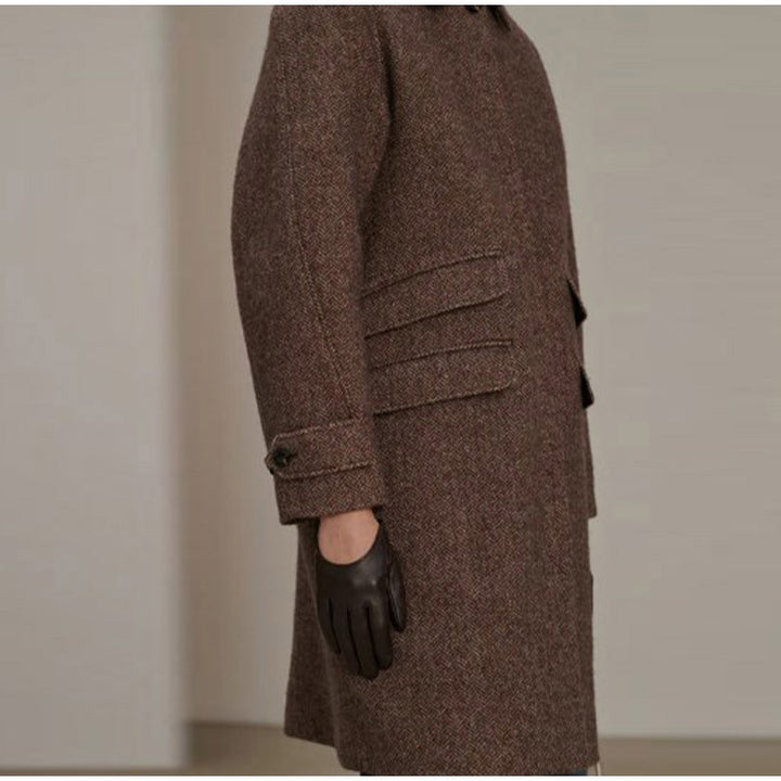 Elegant wool coat for women with pockets and contrasting buttons Lune London